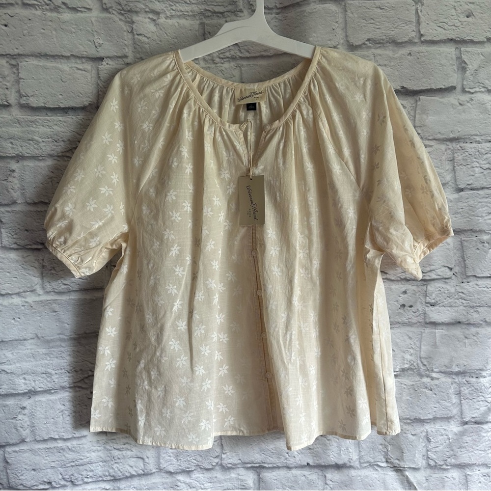 NEW WITH TAGS UNIVERSAL THREAD WHITE CREAM BUTTON FRONT BLOUSE LARGE FLORAL
